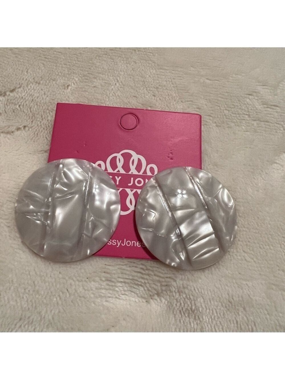 NWT Sassy Jones Zaria Studs White (Oyster)